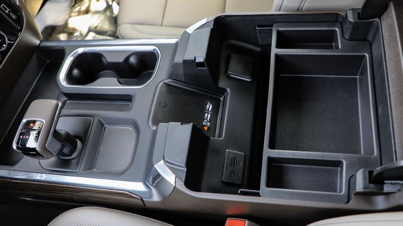 Chevrolet Silverado 1500 RegularCab Trailboss GCC / 3 Years Warranty / For Local Registration +5%