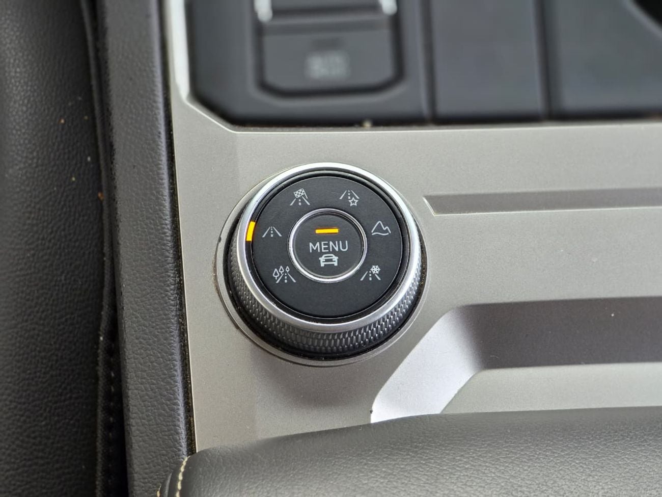 Volkswagen Touareg Comfortline 3.0L VOLKSWAGEN TOUAREG COMFOTLINE 2018 GCC // PERFECT CONDITION // ACCIDENT FREE