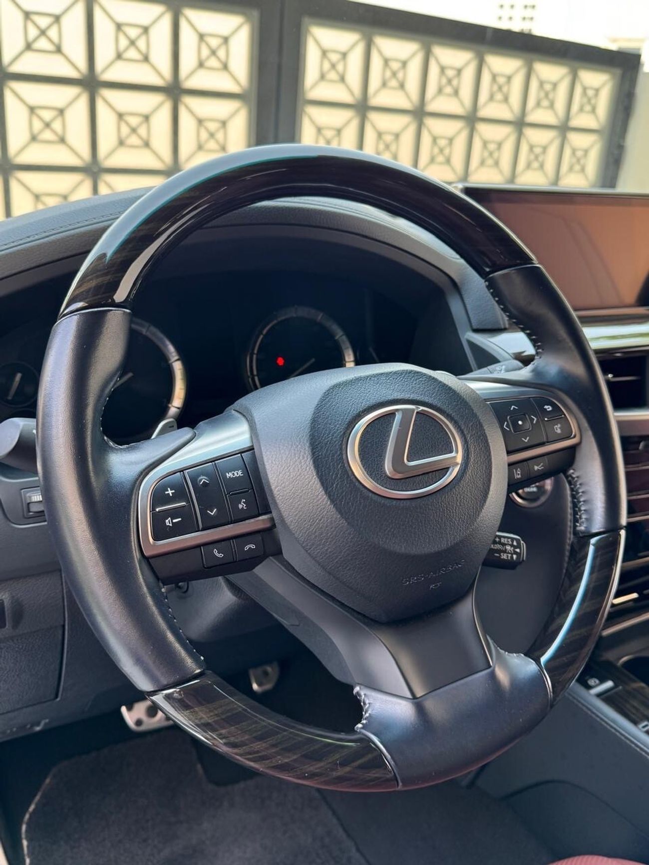 لكزس LX 570 Signature