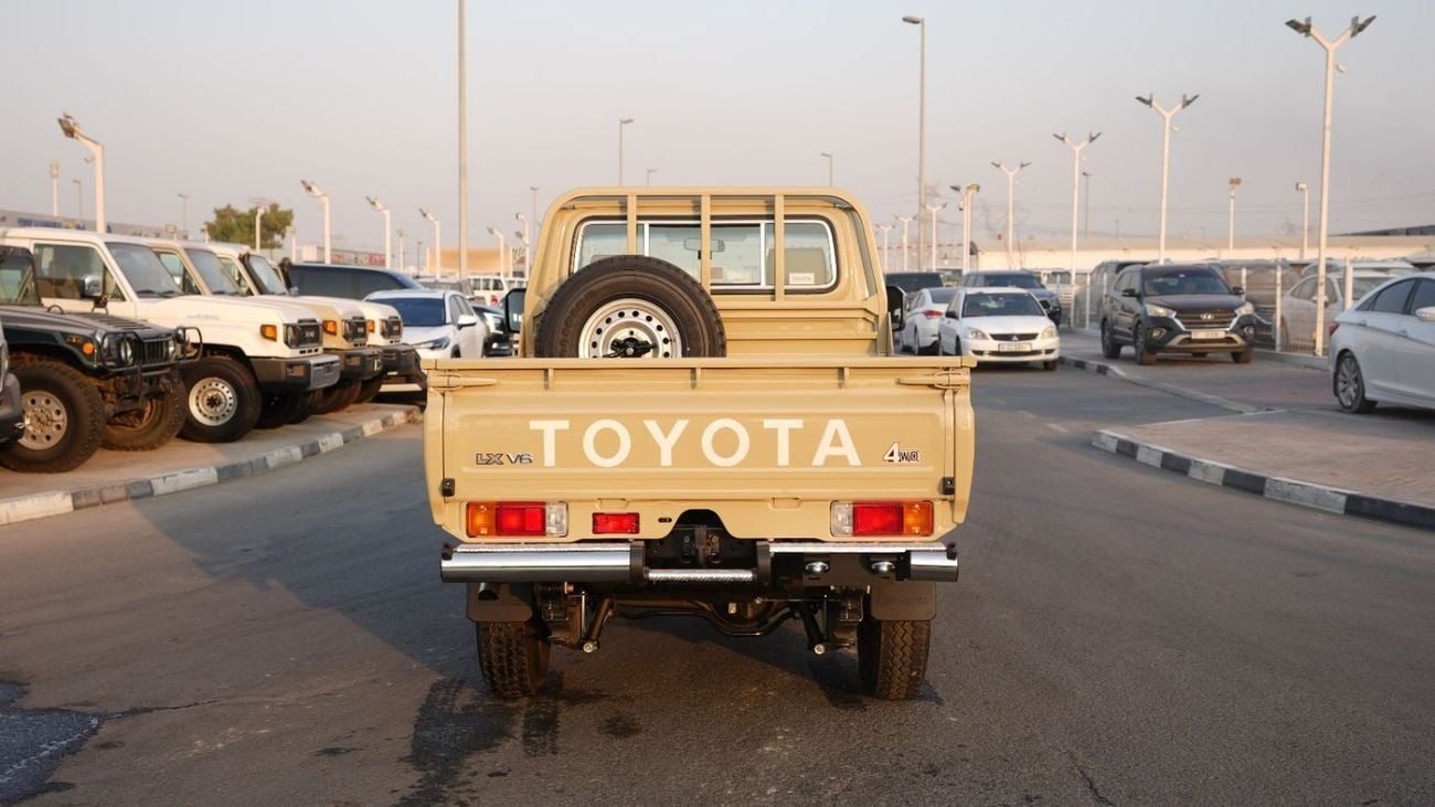 تويوتا لاند كروزر بيك آب Std 4.0L Double Cab Utility 4WD