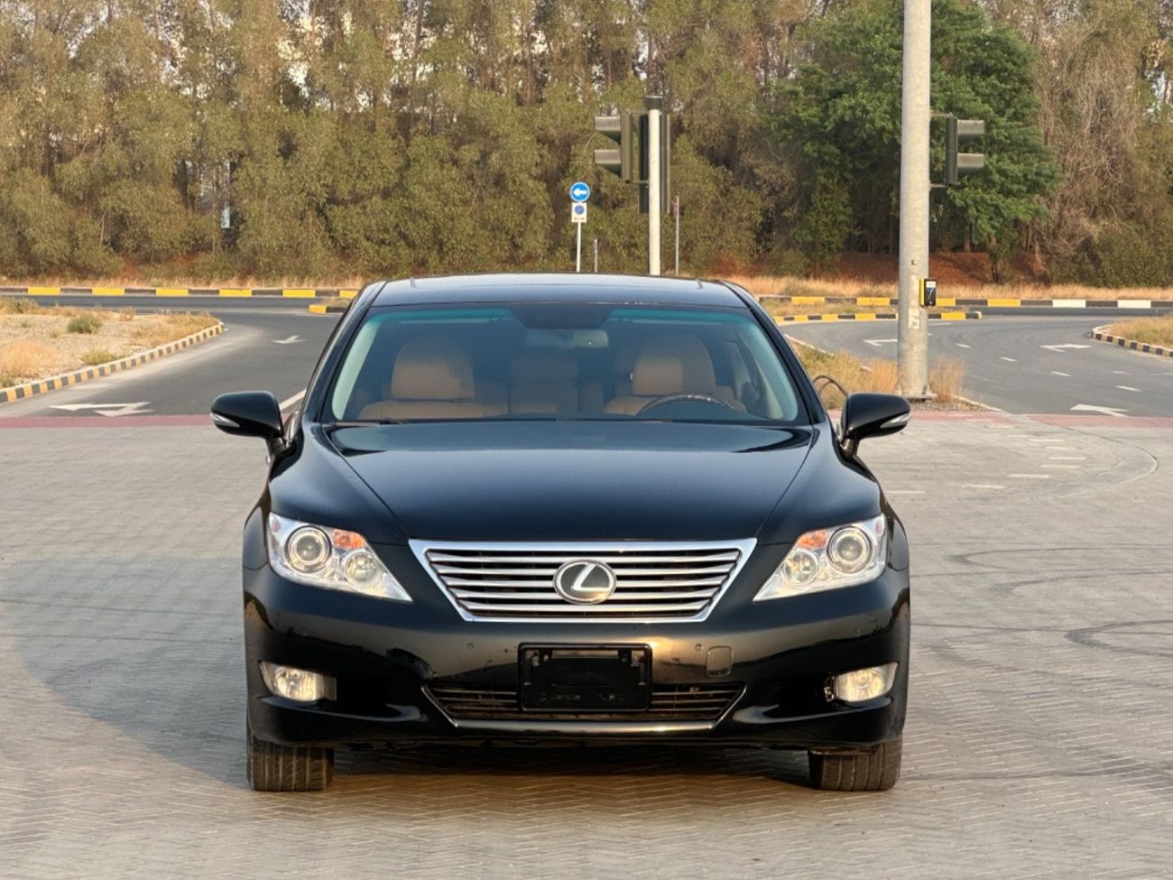 لكزس LS 460 موديل 2011 حاله ممتازه من الداخل والخارج فل مواصفات فتحهوتحكم كهربي كامل