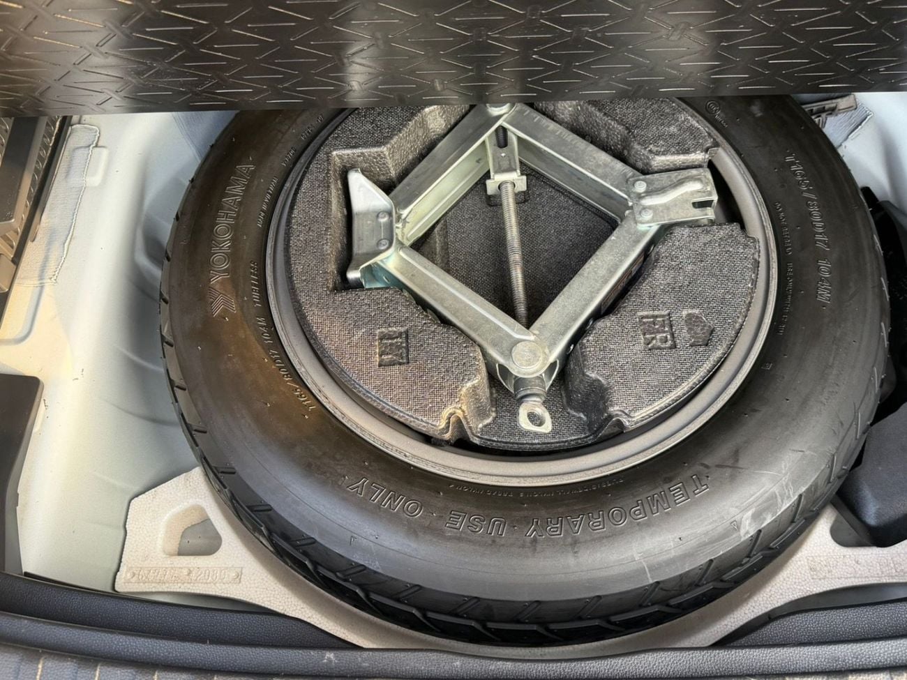 تويوتا راف ٤ 2019 TOYOTA RAV4 XSE Hybrid 4x4 2.5L