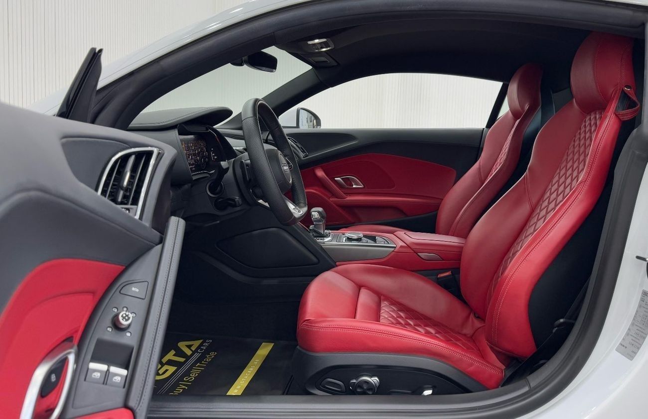 أودي R8 Std 5.2L (533 HP) 2021 Audi R8 V10, 2026 Audi Warranty, Audi Service Pack, Very Low Kms, GCC