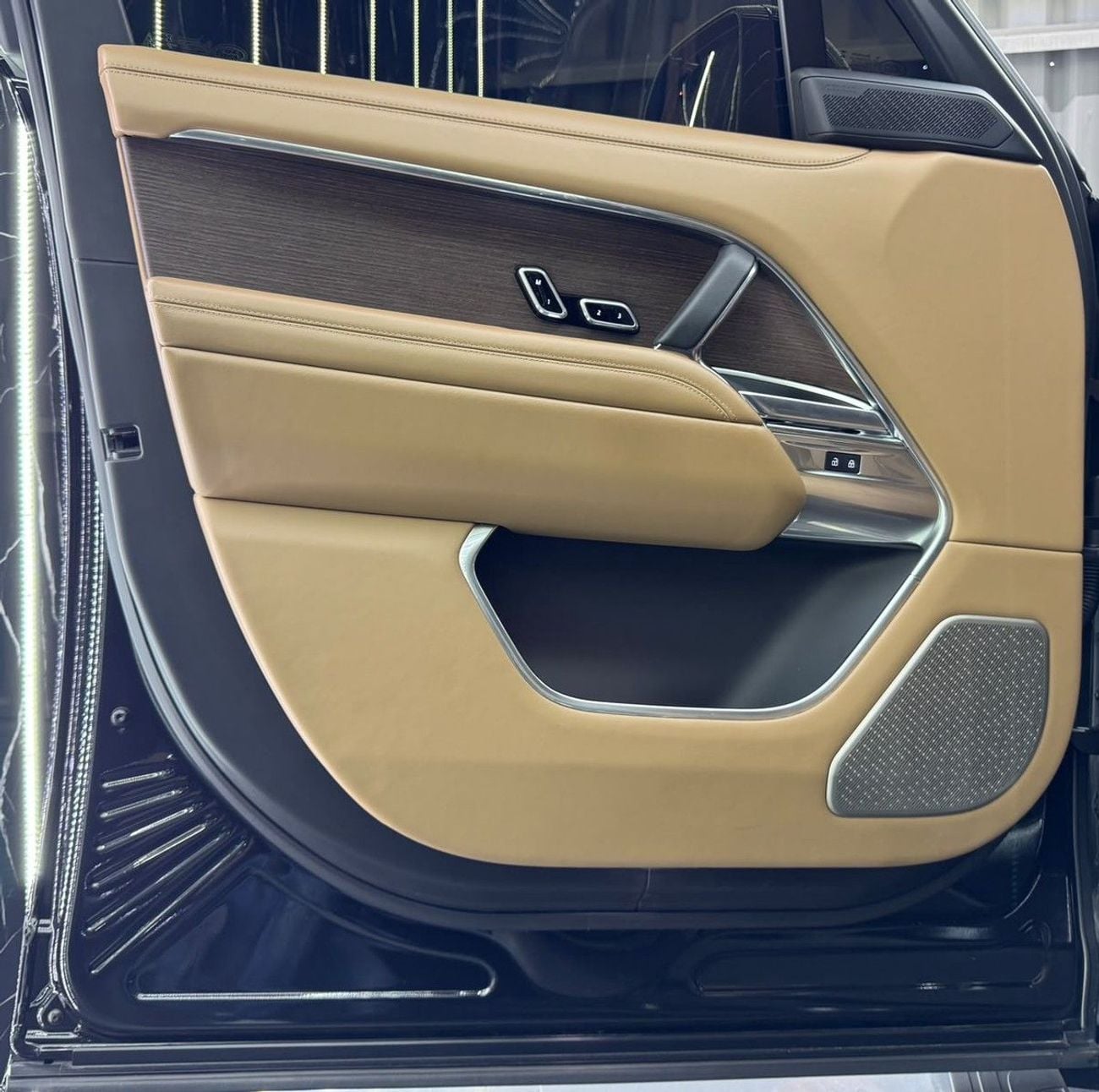 Land Rover Range Rover AUTOBIOGRAPHY LWB P530 TWIN TURBO |LWB | FLAGSHIP LUXURY |GCC | AL TAYER  WARRANTY  & SERVICE2029