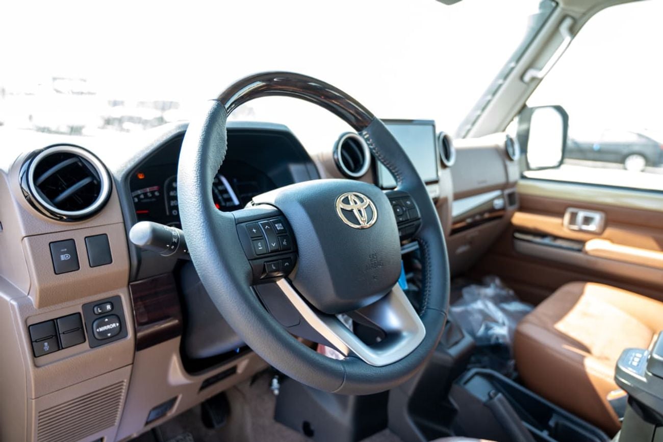 Toyota Land Cruiser 70 LC 76 2.8L | Diesel | 4 Cylinder | 6 Speed Automatic | 5 Door | 5 Seats