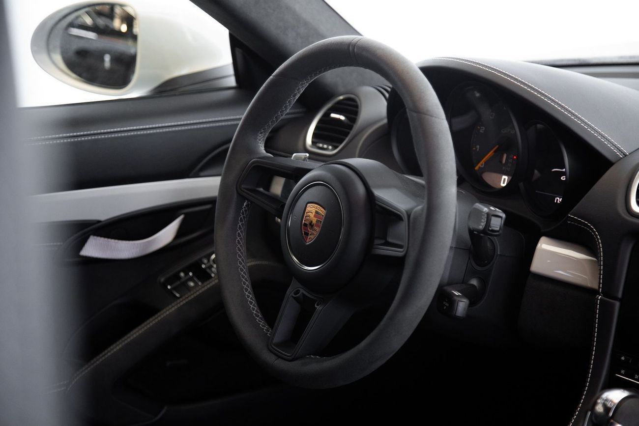 بورش كايمان 718 GT4