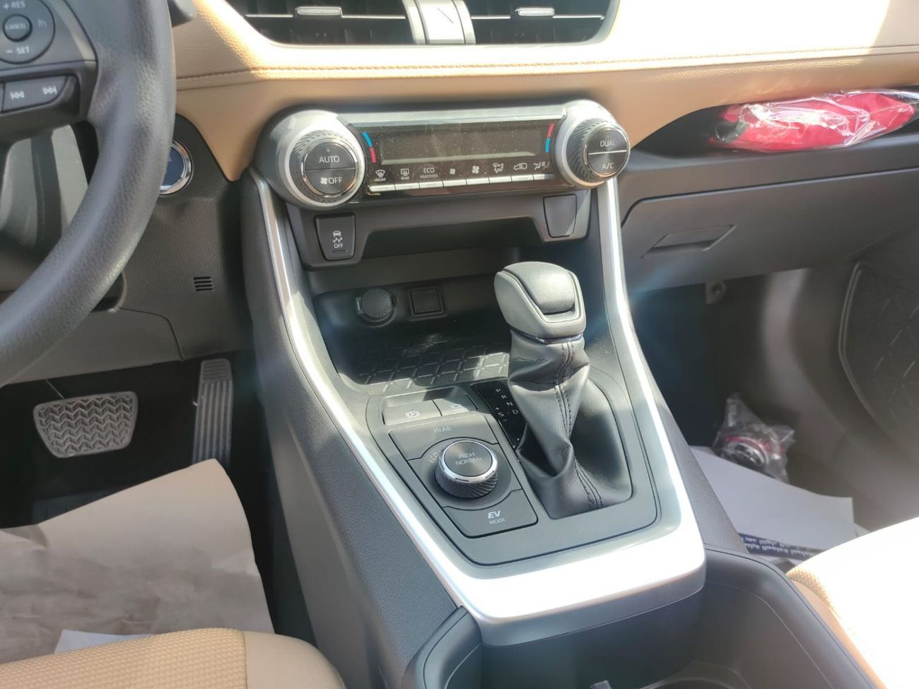 Toyota RAV4 2.5L LE Hybrid 2022 production  ( Ready Stock)