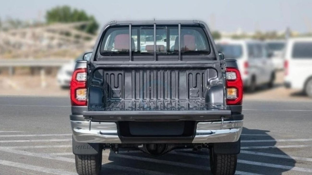 تويوتا هيلوكس Toyota Hilux 2.7L Petrol M/T 2023 Gray