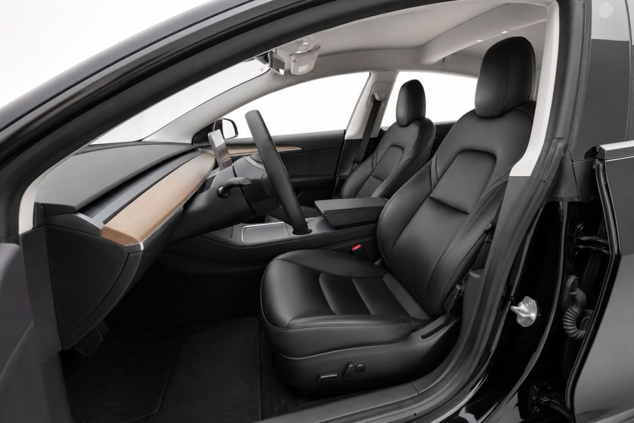 Tesla Model 3 Tesla Model 3 Long Range 2023 l Autopilot l AED 2,350 / Monthly