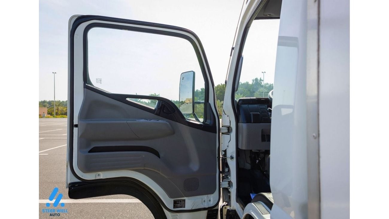 Mitsubishi Fuso Canter 2021 Canter - Short Chassis - Dry Box with Tail Lift - Diesel M/T - GCC - Book Now!