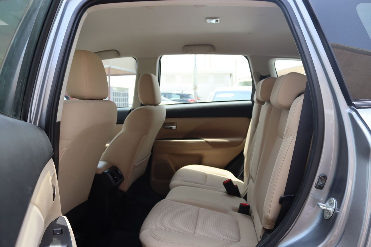 Mitsubishi Outlander GLX Basic MITSUBISHI OUTLANDER 2020  ACCIDENTS FREE - GCC - 7STR - 4WD - ORIGINAL PAINT - PERFECT CO