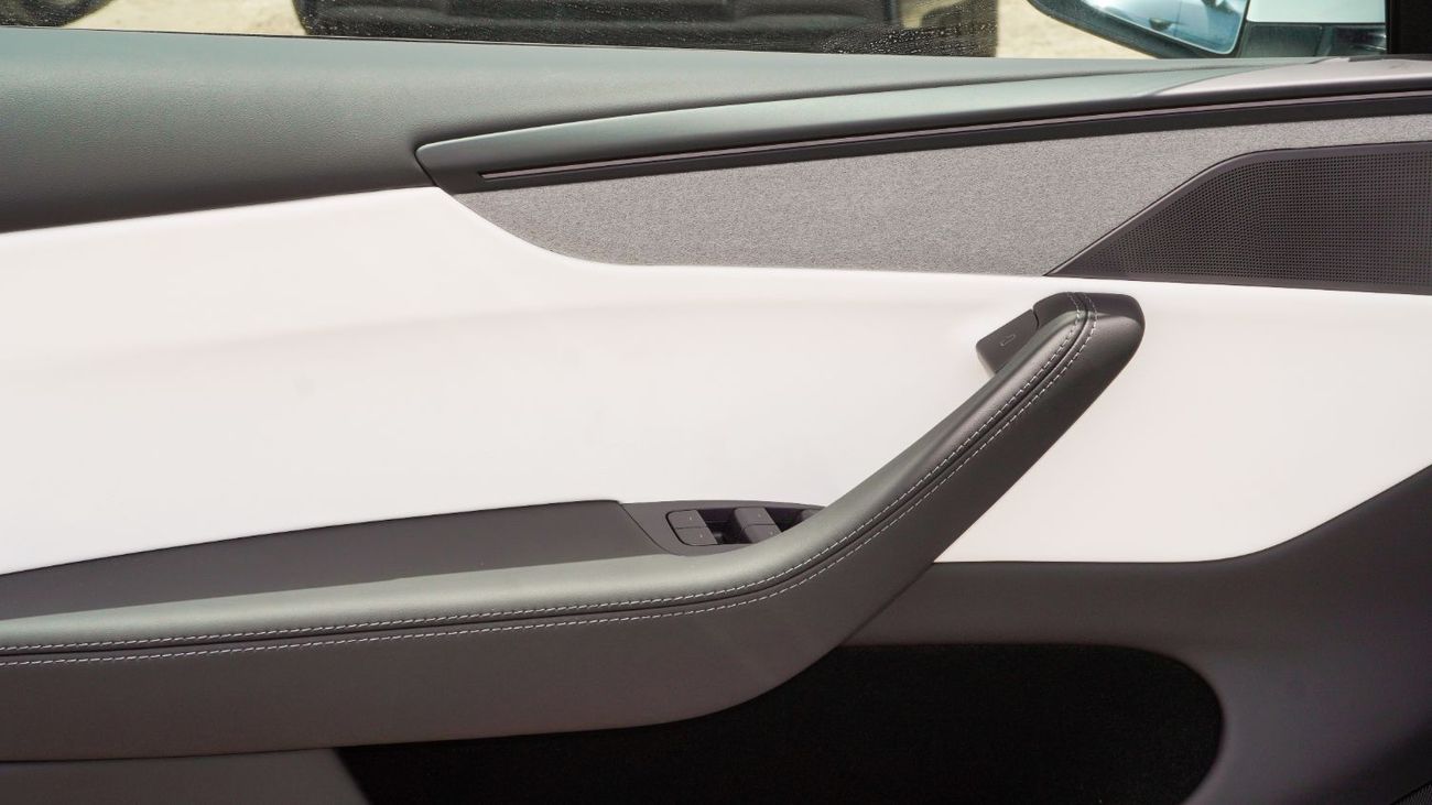 تسلا موديل Y Tesla Model Y Long Range Version/20 Inches AWD .Export Price.