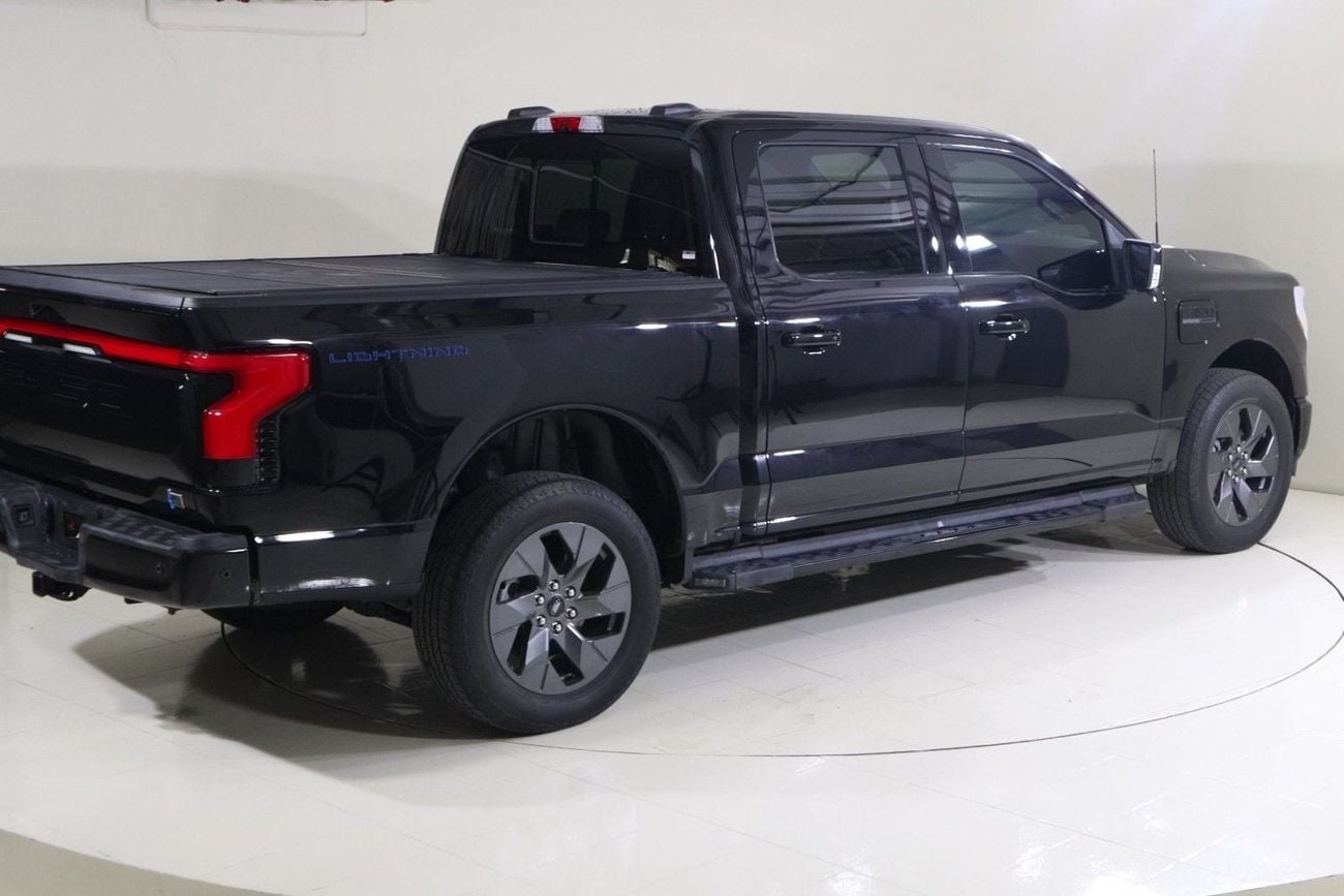 فورد F-150 لايتنينغ LARIAT EXTENDED LT1722 F150 لايتنينج بلاتينيوم كرو بمحركين كهربائيين / شركة الطاير للمحركات / معرض القوز
