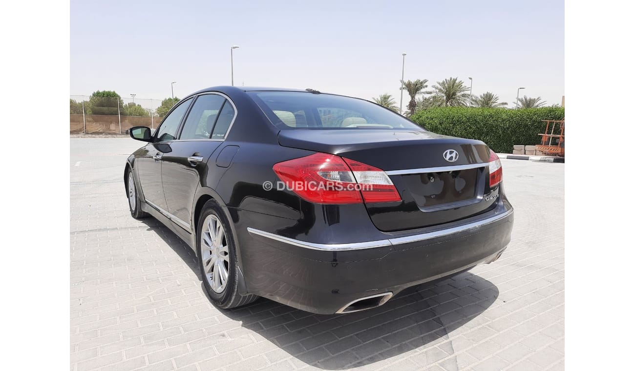 هيونداي جينيسس Std هيونداي جينسس 2013