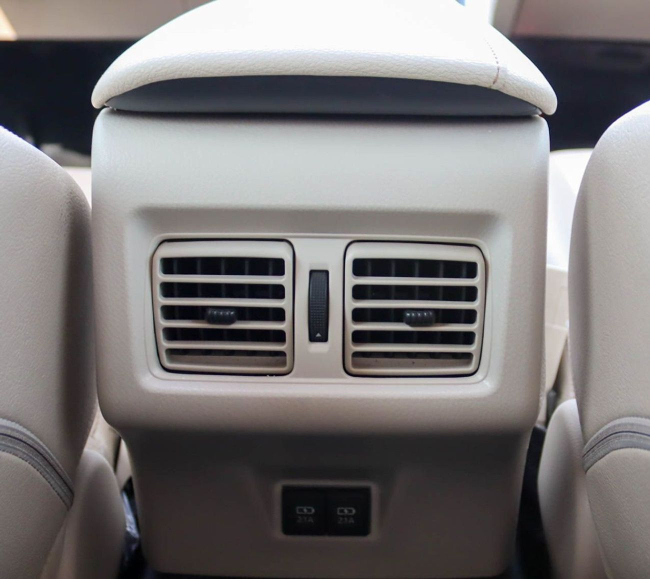 تويوتا كامري SE+ 2.5L Toyota Camry 2019 GCC full option v6 original paint without accidents in excellent conditio