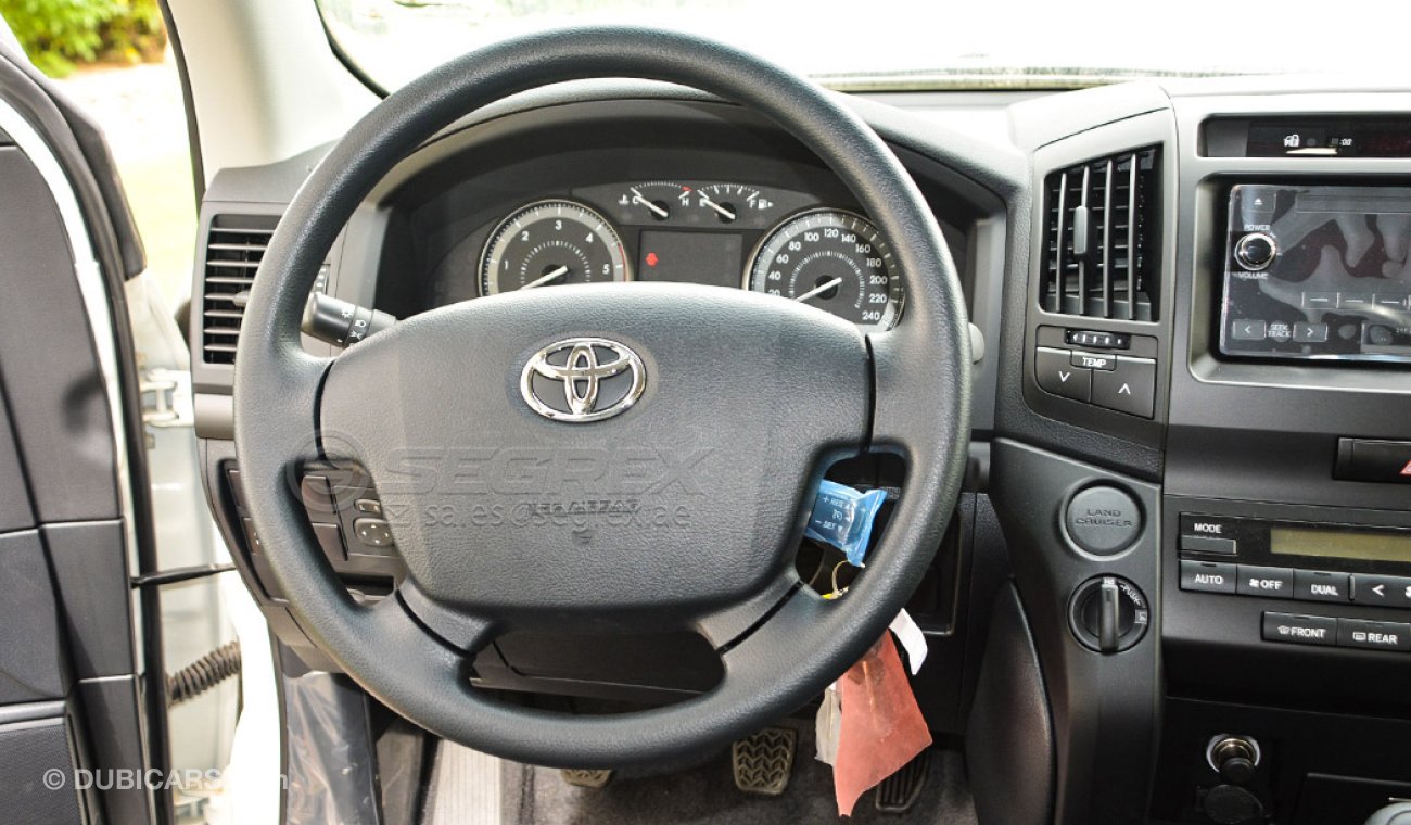 Toyota Land Cruiser 4.5 DIESEL 8 CYL M/T  WITH CRUISE CONTROL.