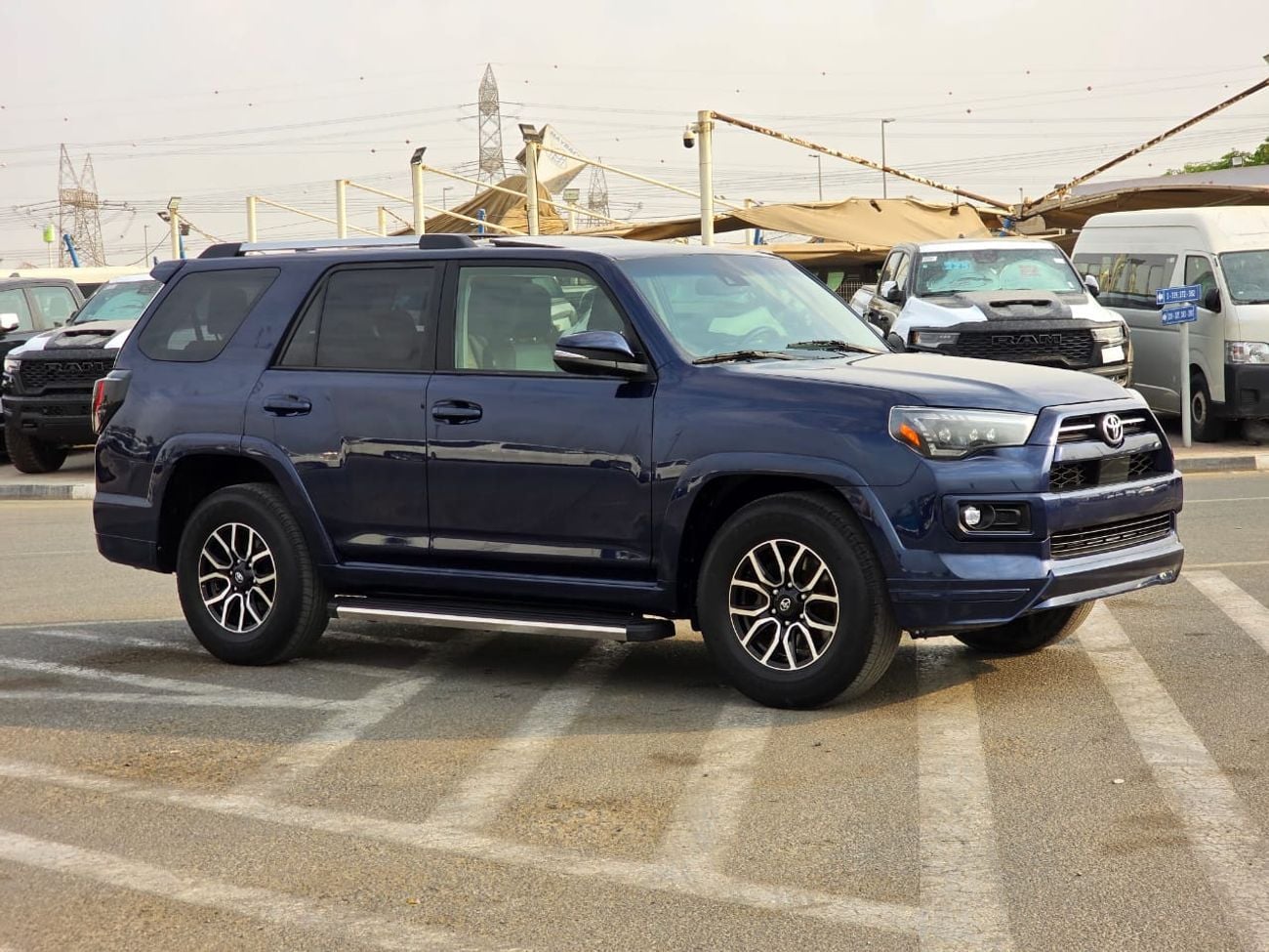 Toyota 4Runner SR5 Perimum Sunroof , Push button and 7 seater