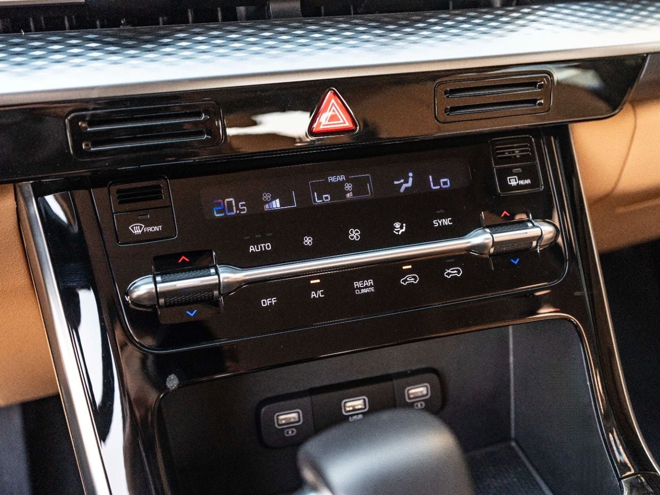 كيا كارنيفال LX