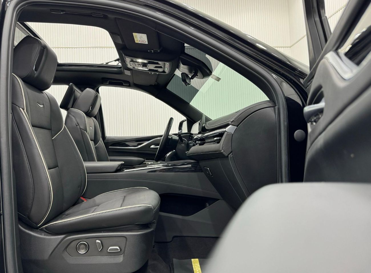 Cadillac Escalade Luxury 6.2L 2023 Cadillac Escalade Sport Luxury, Jun 2029 Al-Ghandi Warranty + Service Contract, GCC