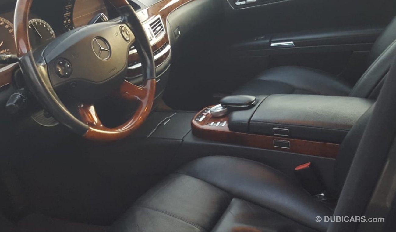 مرسيدس بنز S 350 مرسيدس S350 موديل 2006 ياباني ماشيه 70الف فقط السياره بحاله ممتازه ولا تحتاج اي مصروف