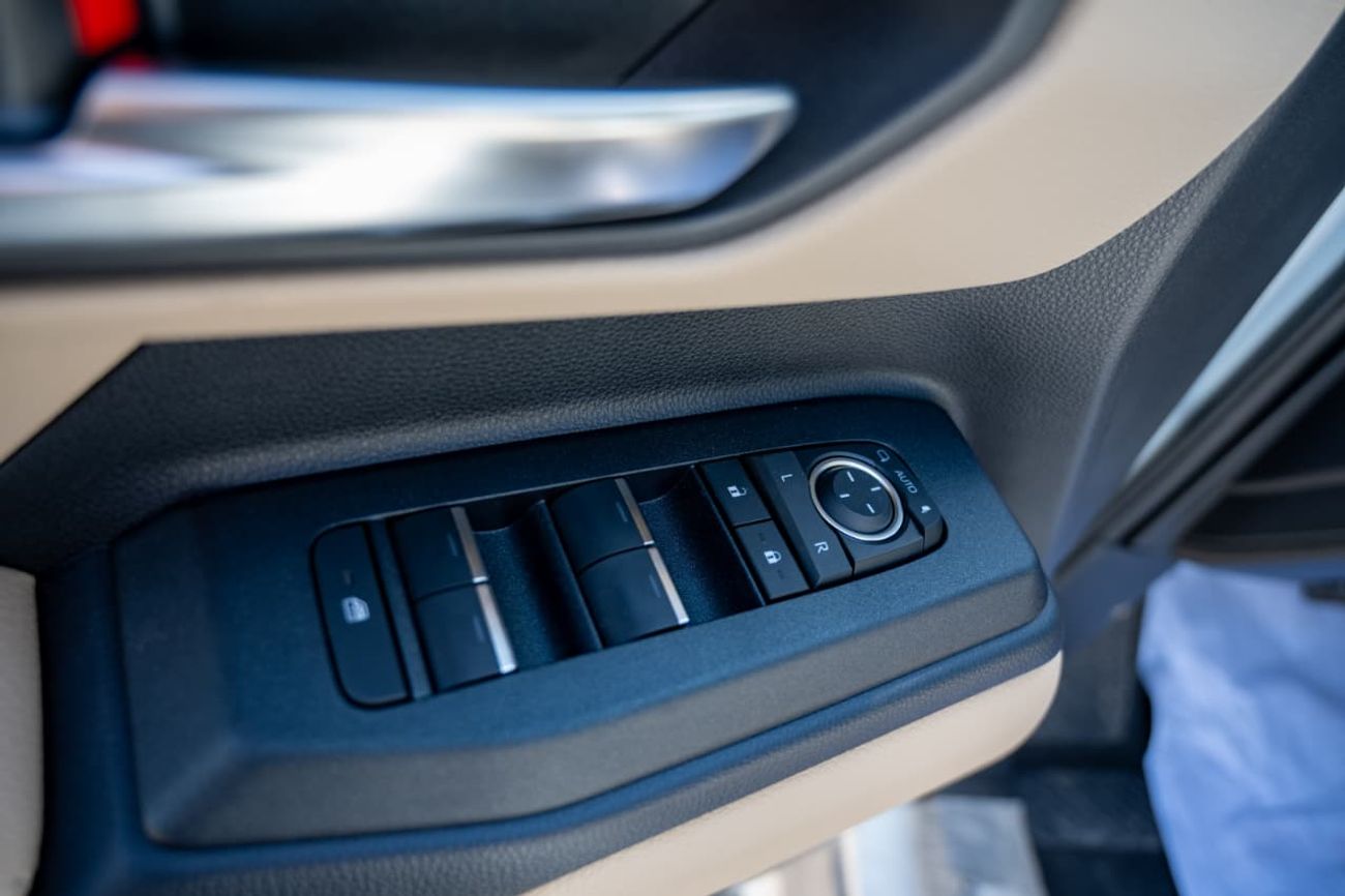 تويوتا برادو 2.4L Turbocharged | 4 Cylinder | Automatic | 7 Seater