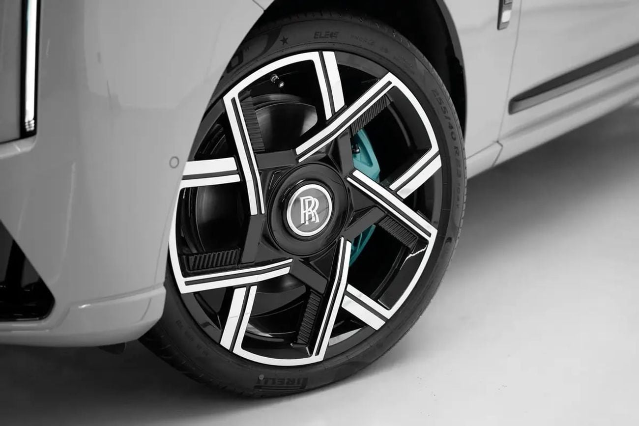 Rolls-Royce Cullinan BLACK BADGE WITH WARRANTY AND SERVICE CONTRACT