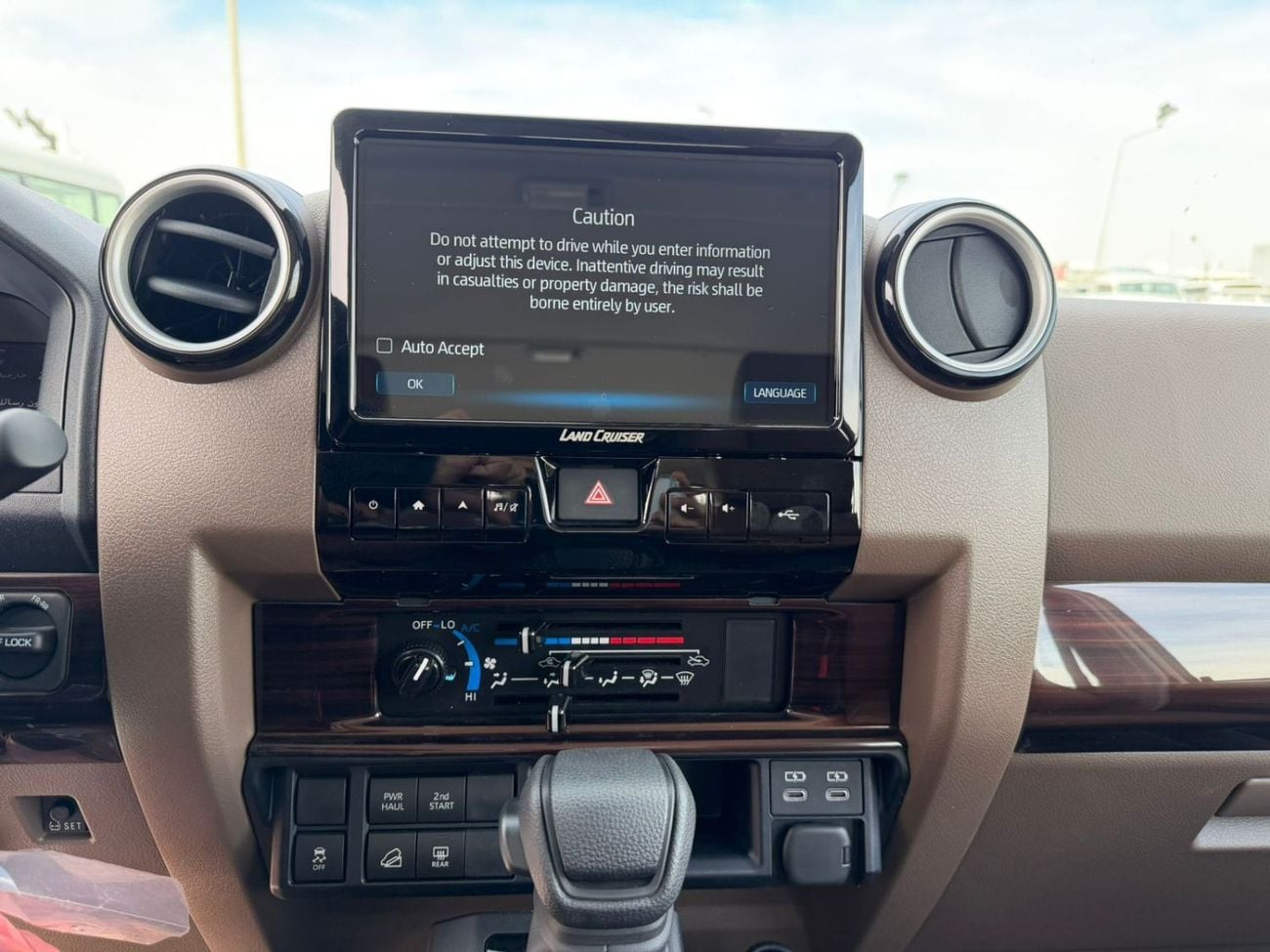 تويوتا لاند كروزر 70 Toyota Land Cruiser LC 76 Petrol 4.0L Full Option Automatic Model 2025 Omani Specifications