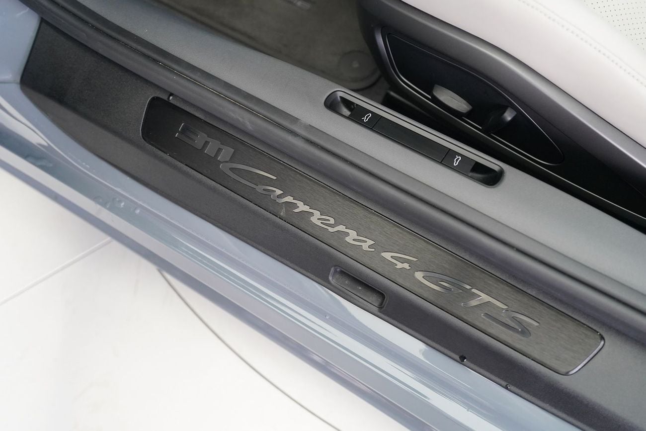 Porsche 911 Carrera 4GTS 3.0L (450 HP) Convertible