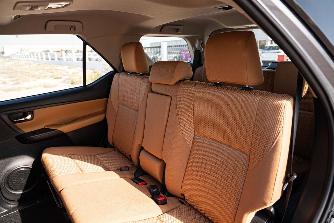تويوتا فورتونر 2025 Toyota Fortuner 2.7 - Grey Mettalic Inside Chamois | Export Only