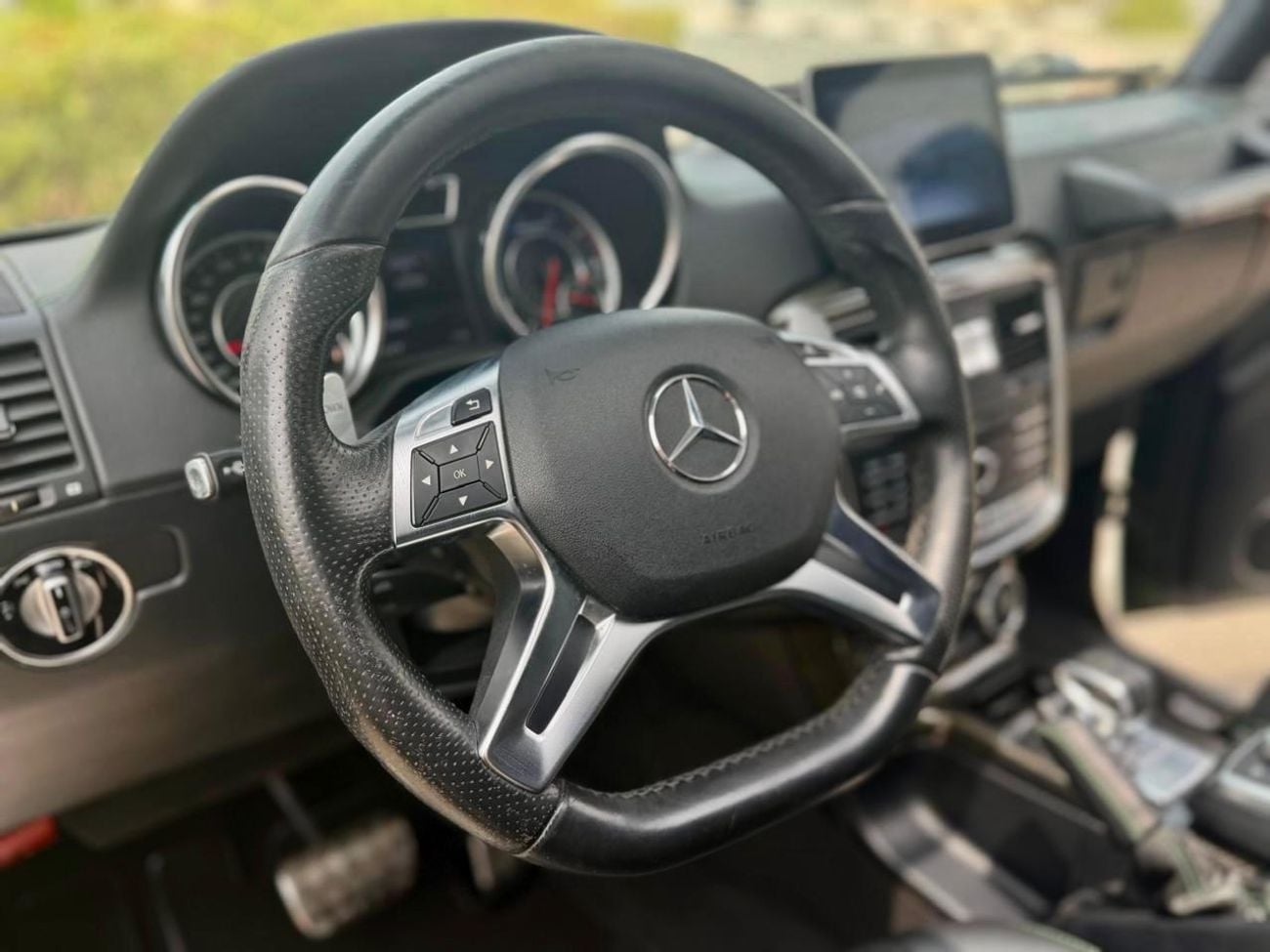 مرسيدس بنز G 63 AMG STANDARD G 63 AMG LIMITED EDUCATION SPECIAL COLOR CARBON FIBER
