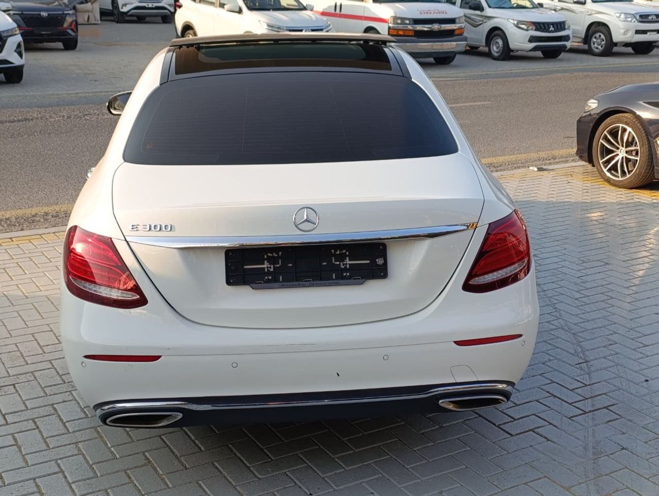 مرسيدس بنز E300 Premium + 2.0L