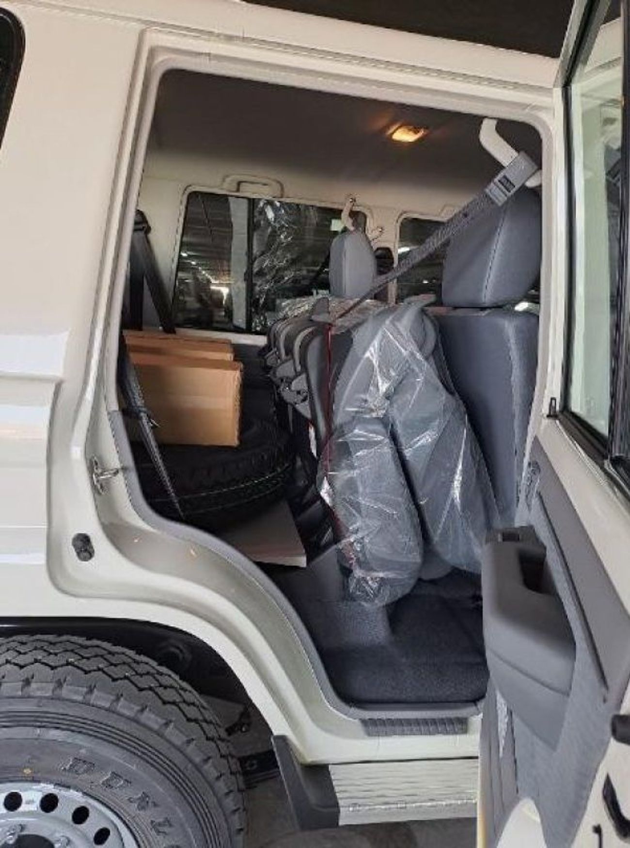 تويوتا لاند كروزر 70 LC76 5 DOORS 4.2L DIESEL V6 LHD | MANUAL | 2025 | BRAND NEW | 0 KM | 03 YEARS WARRANTY