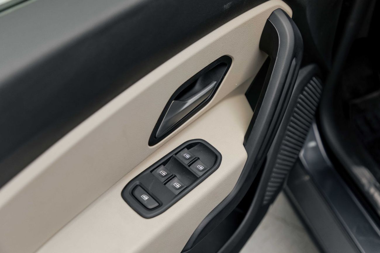 Renault Duster SE 1.6L - Grey Inside Black | Export Only