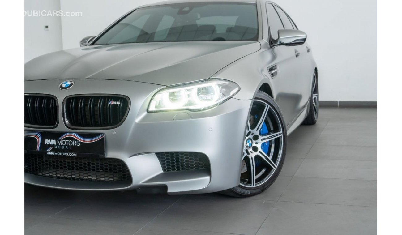 بي أم دبليو M5 2015 BMW M5 30 Jahre Limited Edition