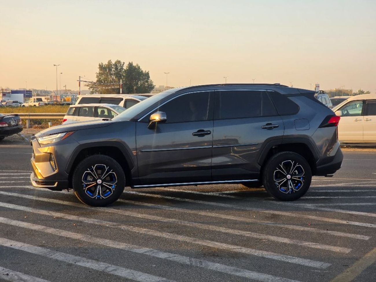 تويوتا راف ٤ 2022 Model Full option 4x4 , Push button and leather seats