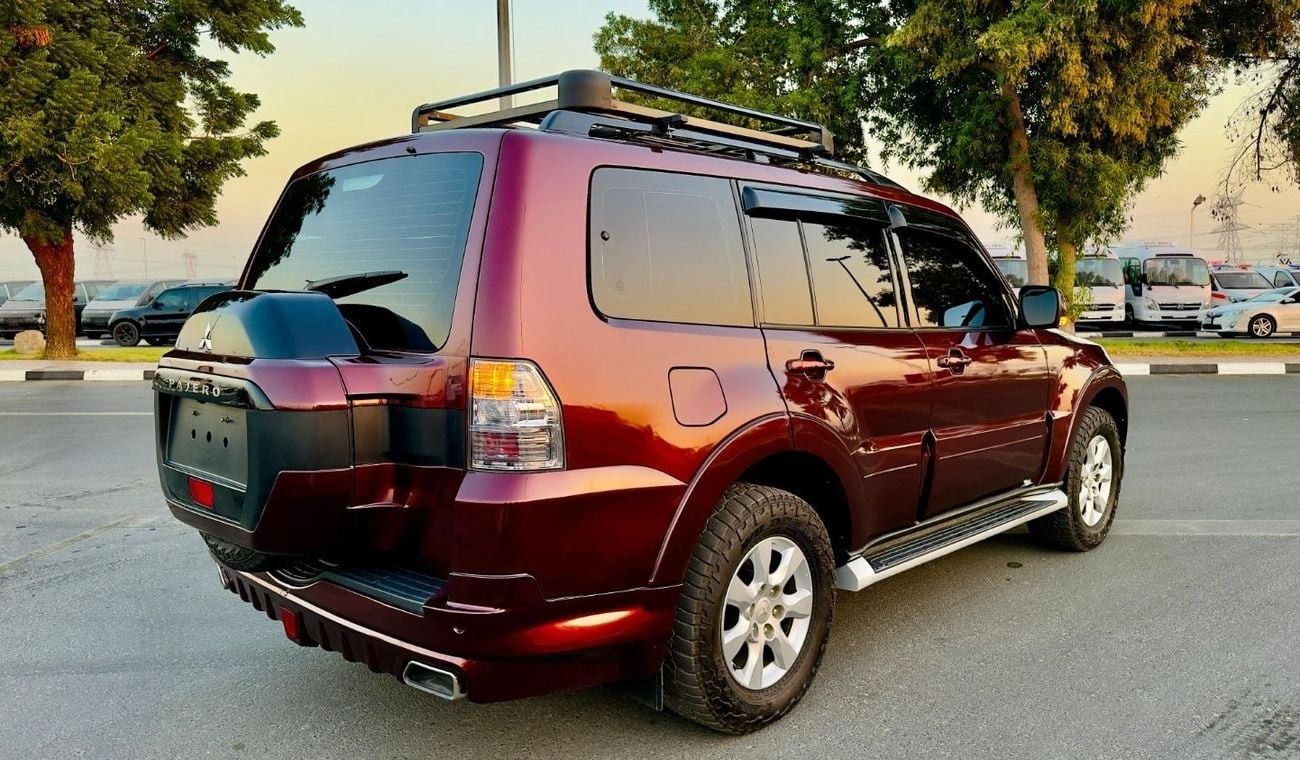 Mitsubishi Pajero PREMIUM CONDITION - 3.2L DIESEL ENGINE | RHD | PREMIUM LEATHER SEATS WITH PILLOW