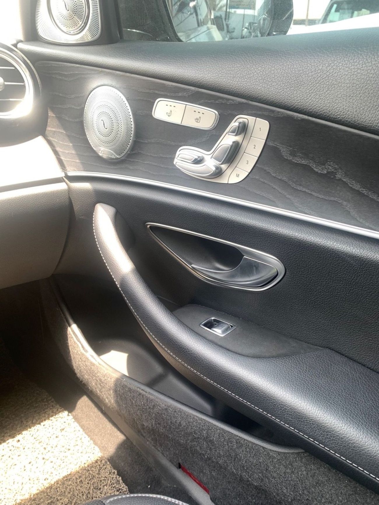 مرسيدس بنز E300 Mercedes-Benz E300 4Matic panorama V4 2.0L Model 2017 Price:90.000AED  Mileage:140.000 Km  Specifica