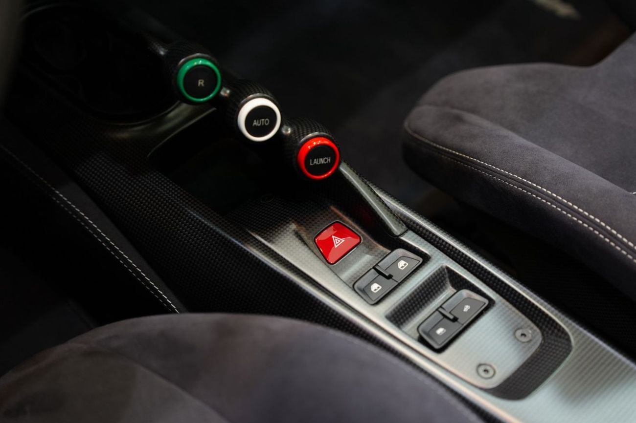 فيراري 488 بيستا  2018 Ferrari 488 Pista, Atelier Ferrari, Apple CarPlay, JBL Audio, Special Exterior Carbon Pack, Al