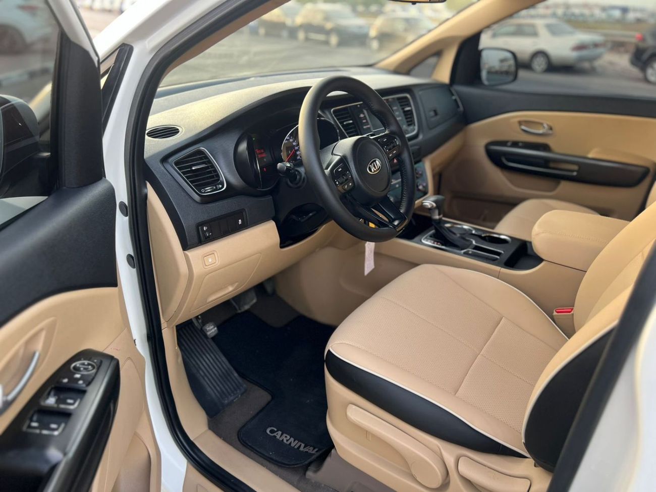 Kia Carnival 2020 Kia Carnival Gcc - No Accident - 7Seater Rear sensor