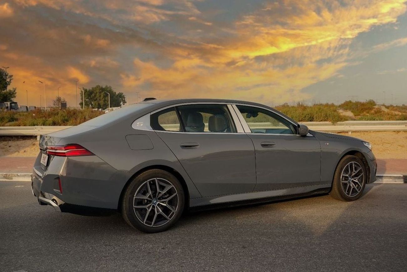 بي أم دبليو i5 2024 BMW i5 e-Drive 35L Exclusive M Sport RWD 0Km