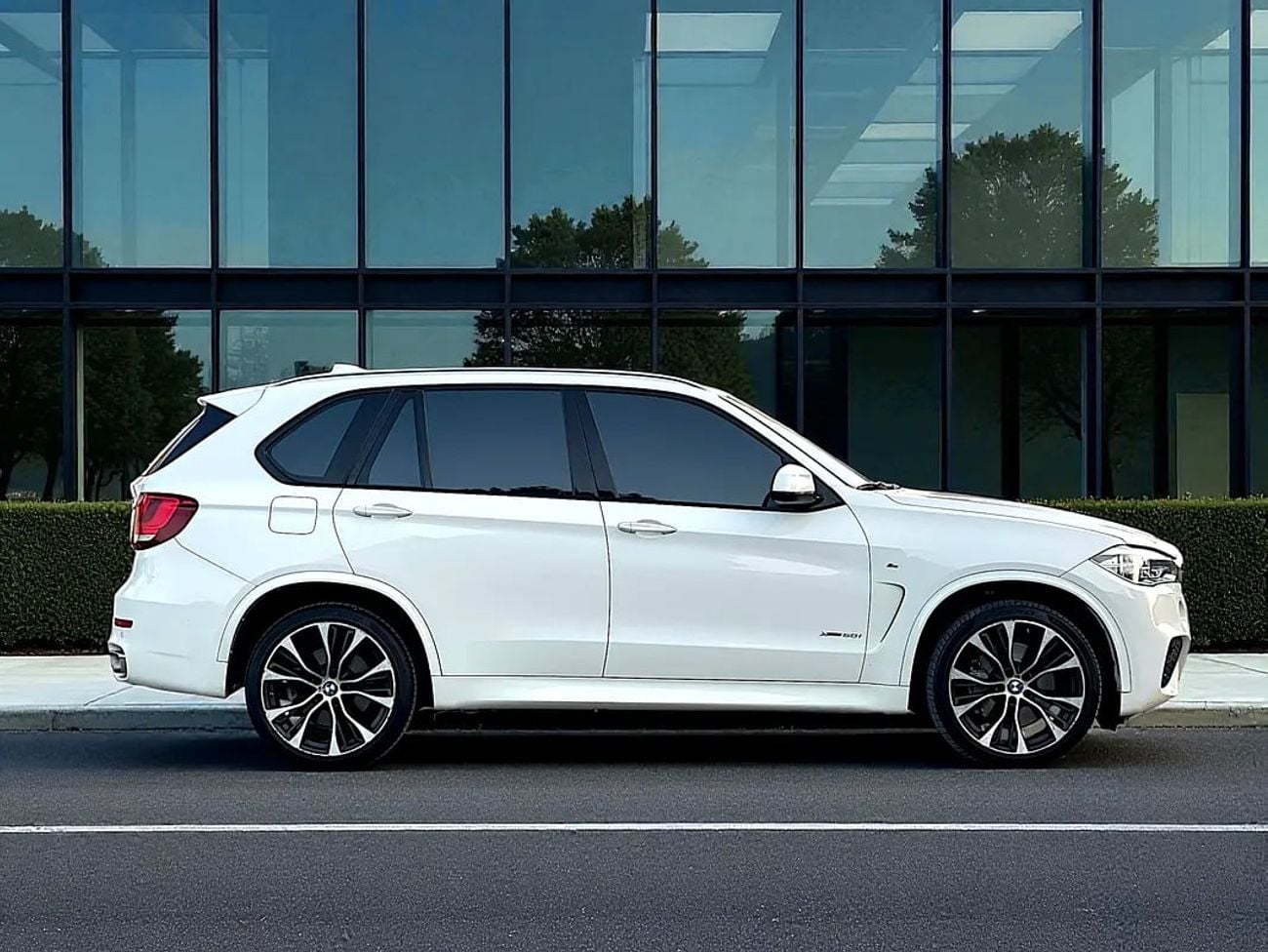 بي أم دبليو X5 1,643 P.M | xDrive50i - GCC Specs - Excellent Condition