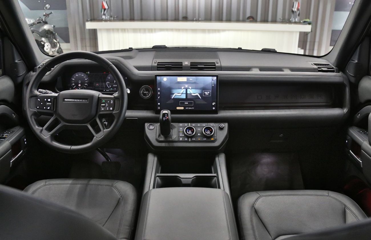 Land Rover Defender 2025 Plug-in P425 German Specification