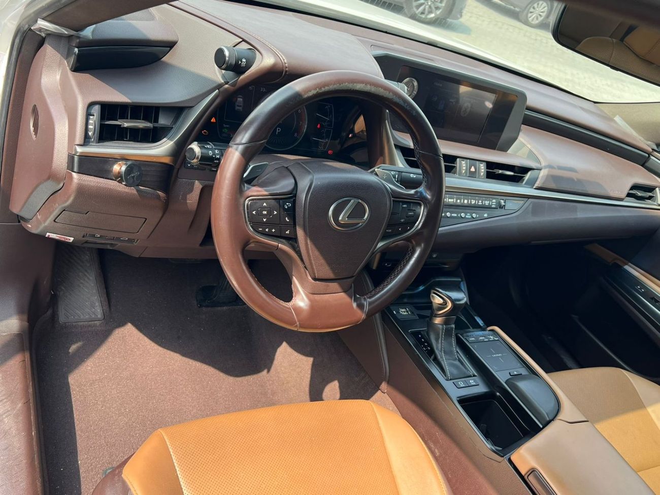 لكزس ES300h Hybrid 2.5L (214 HP)