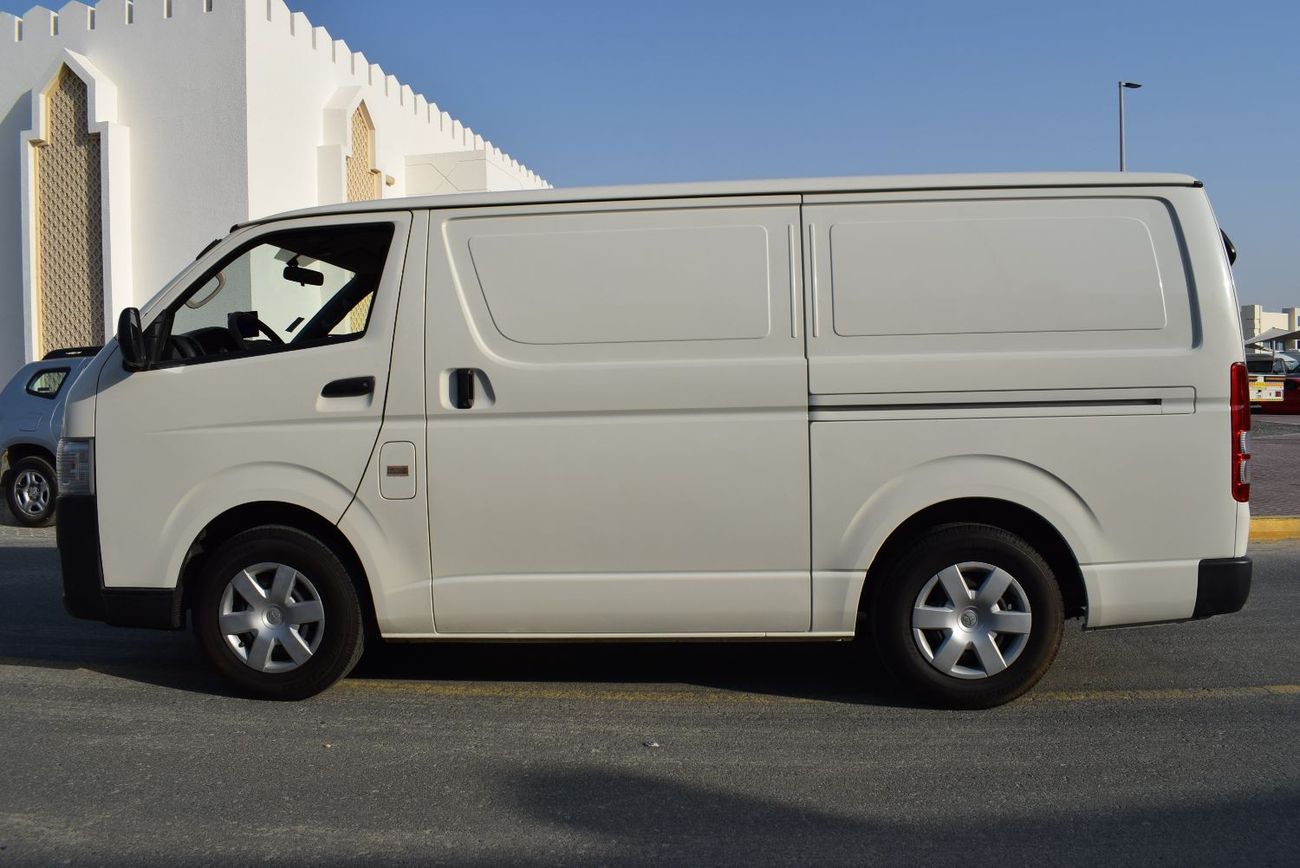 Toyota Hiace GL - Standard Roof Toyota Hiace Std Roof Van, model:2021. free of accident with low mileage