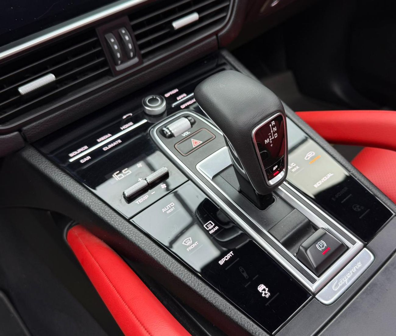 Porsche Cayenne Std 3.0L (340 HP) 2019 Porsche Cayenne, Warranty, Full Service History, Excellent Condition, GCC