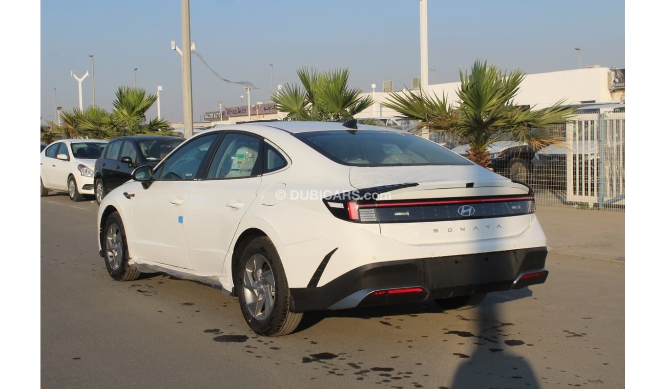 Hyundai Sonata Medium option 2.5 L   Rims 17