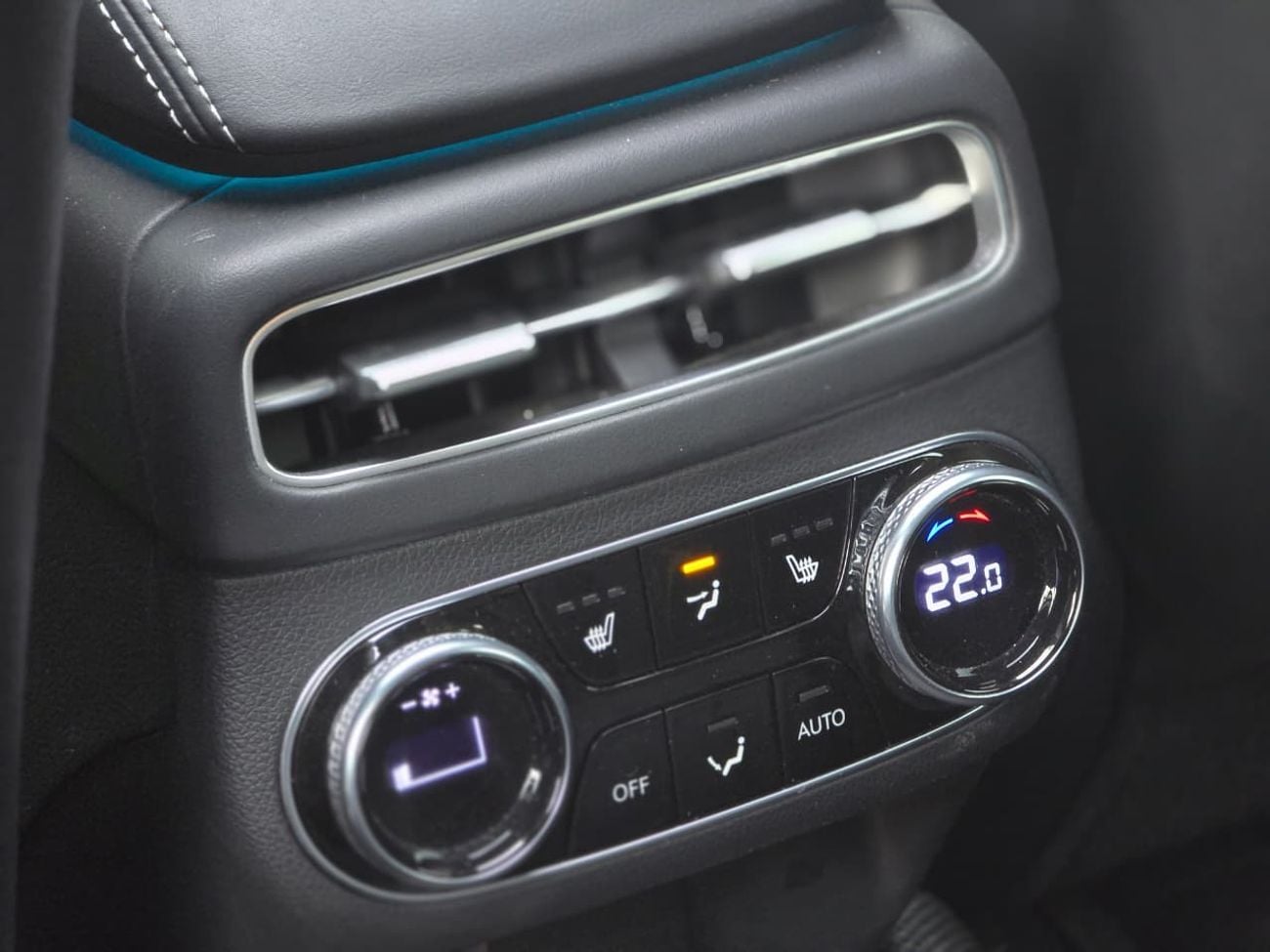 جينيسس GV70 Premium 2.5L AWD