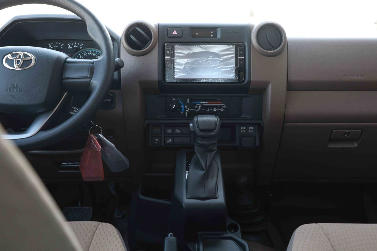 تويوتا لاند كروزر بيك آب LC79 Double Cab 2.8L - White Inside Beige | Export Only