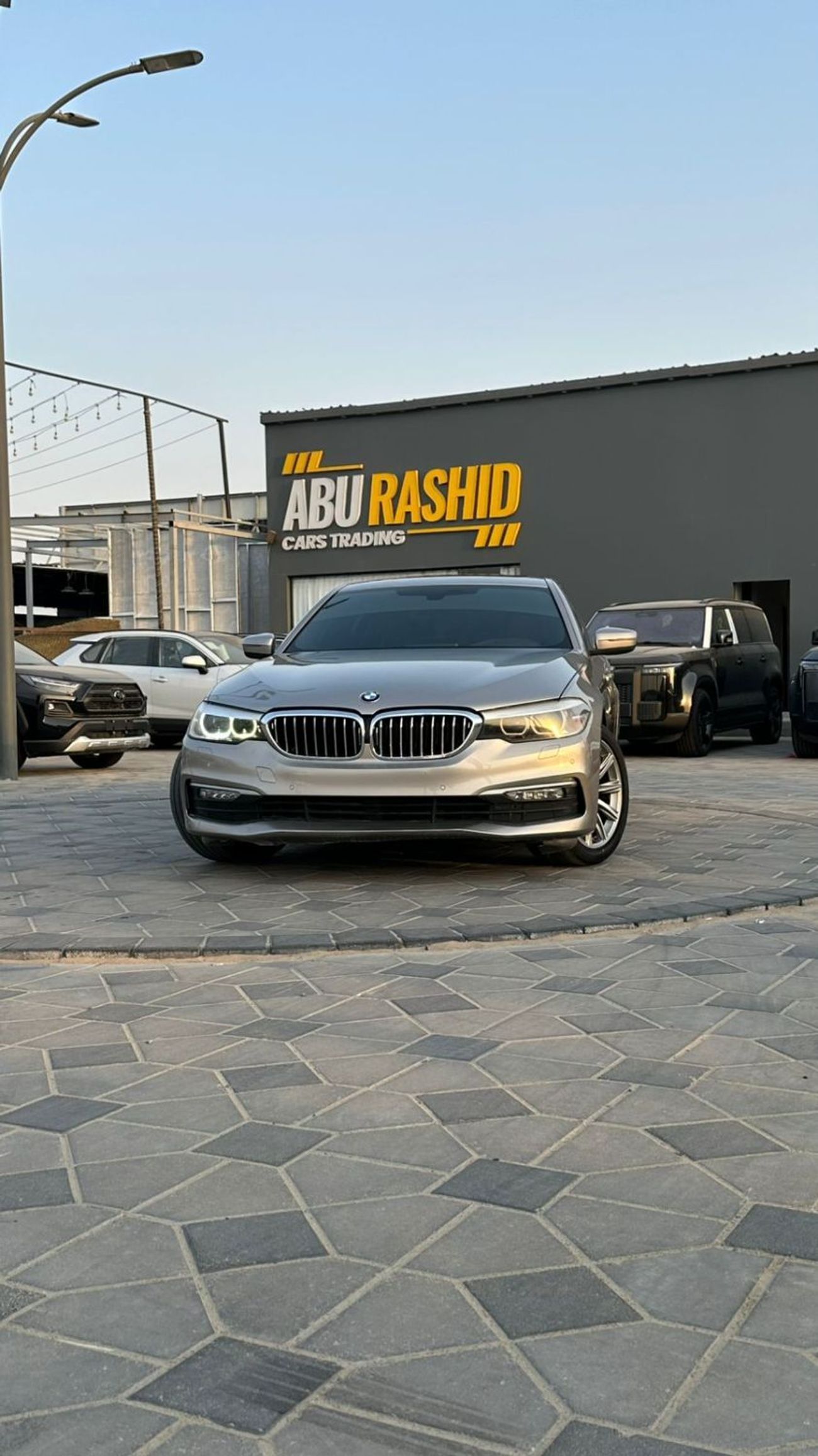 بي أم دبليو 520i Std 2.0L