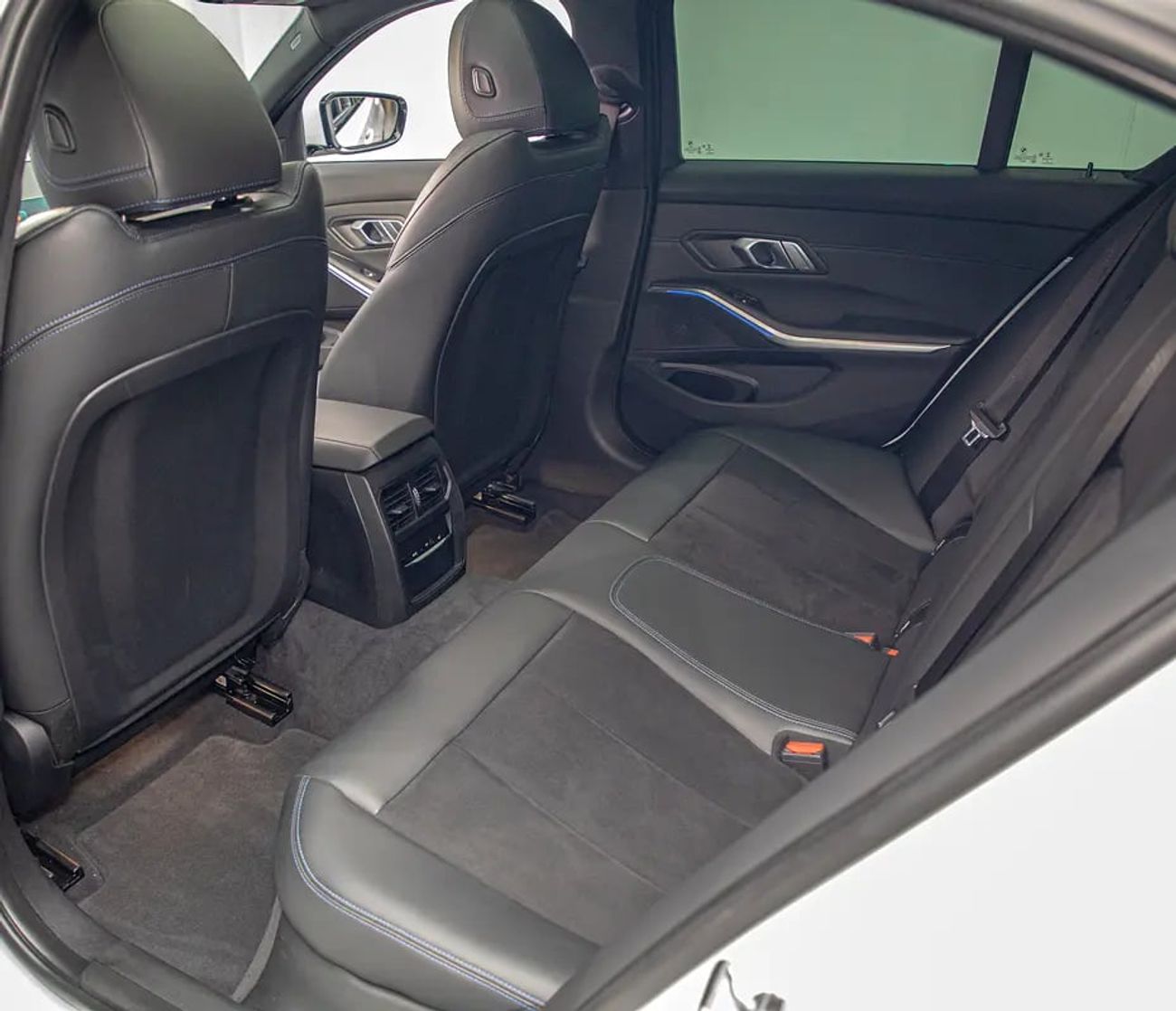 بي أم دبليو 330i M Sport 2.0L (255 HP)